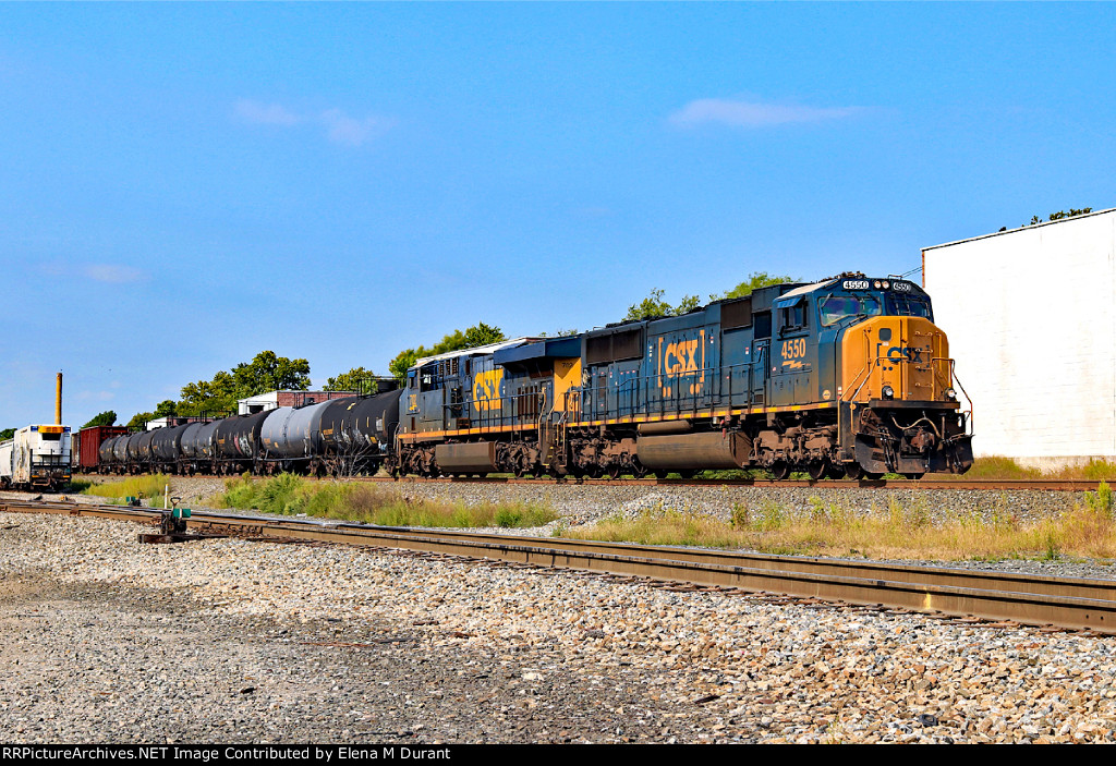 CSX 4550 on I-158